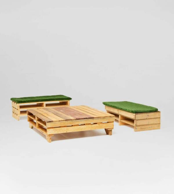 Pallet-Furniture-table-and-bench-seats