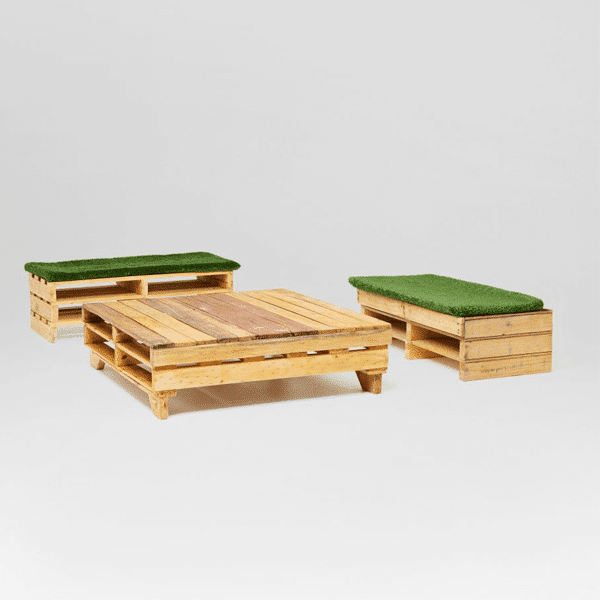 Pallet-Furniture-table-and-bench-seats